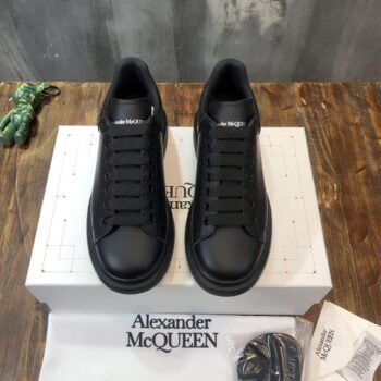 Alexander Mcqueen Oversized Lace-Up Sneaker - Am015