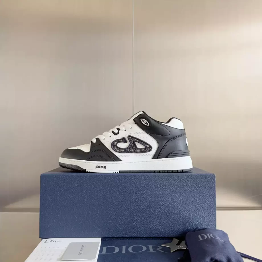 B57 Mid-Top Sneaker Black and White Smooth Calfskin with Beige and Black Dior Oblique Jacquard - CDO108