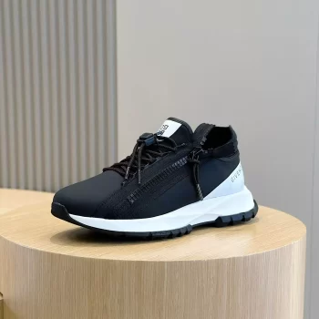 Givenchy Spectre Runner Sneakers in Synthetic Leather Black/White - G47V