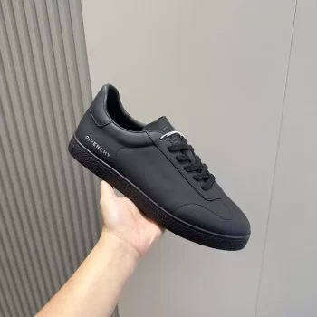 Givenchy Town Sneakers in Leather Black - G52V
